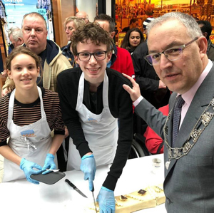 Burgemeester Aboutaleb met leerlingen Horeca Vakschool Rotterdam